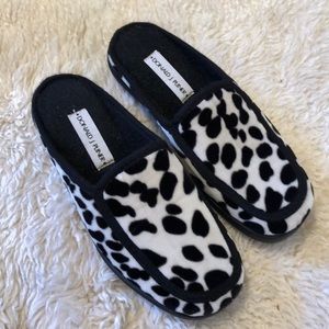 Donald J. Pliner Slippers